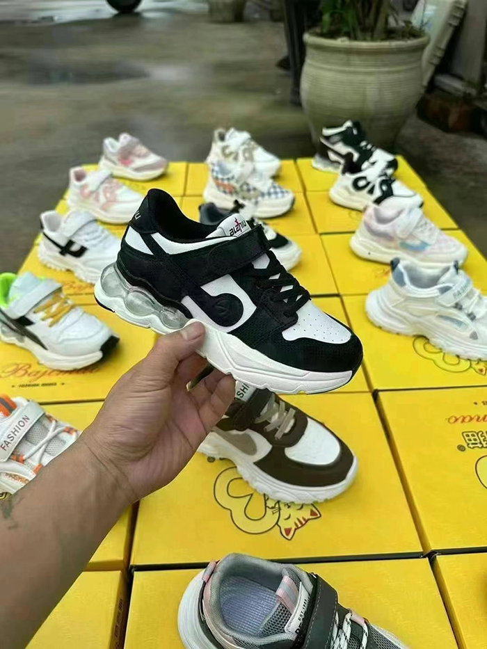 Portable children's sports shoes designed for both boys and girls  featuring soft sole materials that are safe  cheap  and cost-effective  Available in multiple styles and practical  classic daily hot selling  high-quality children's sports shoes