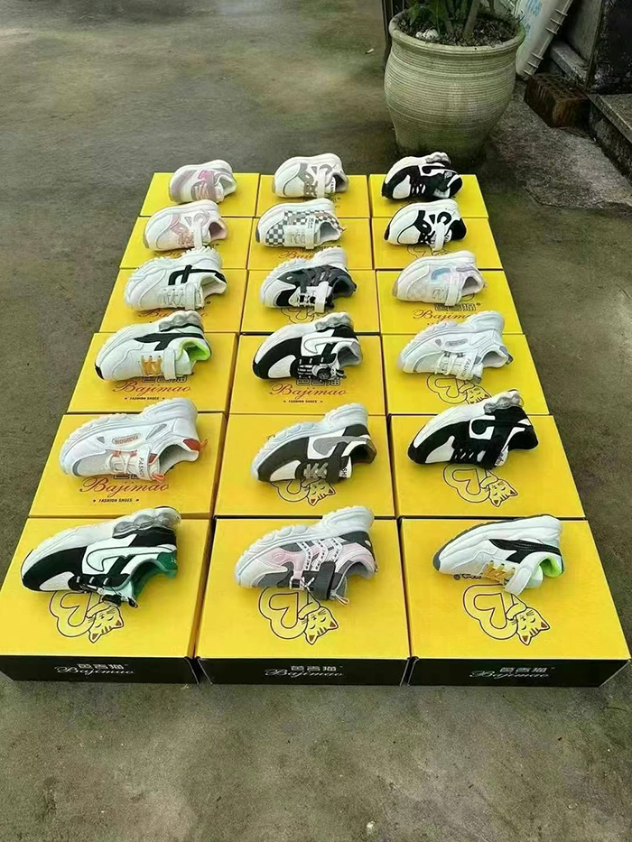 Portable children's sports shoes designed for both boys and girls  featuring soft sole materials that are safe  cheap  and cost-effective  Available in multiple styles and practical  classic daily hot selling  high-quality children's sports shoes