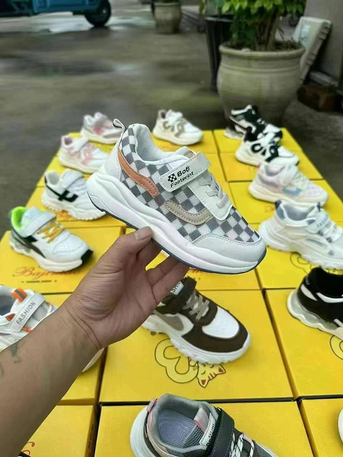 Portable children's sports shoes designed for both boys and girls  featuring soft sole materials that are safe  cheap  and cost-effective  Available in multiple styles and practical  classic daily hot selling  high-quality children's sports shoes