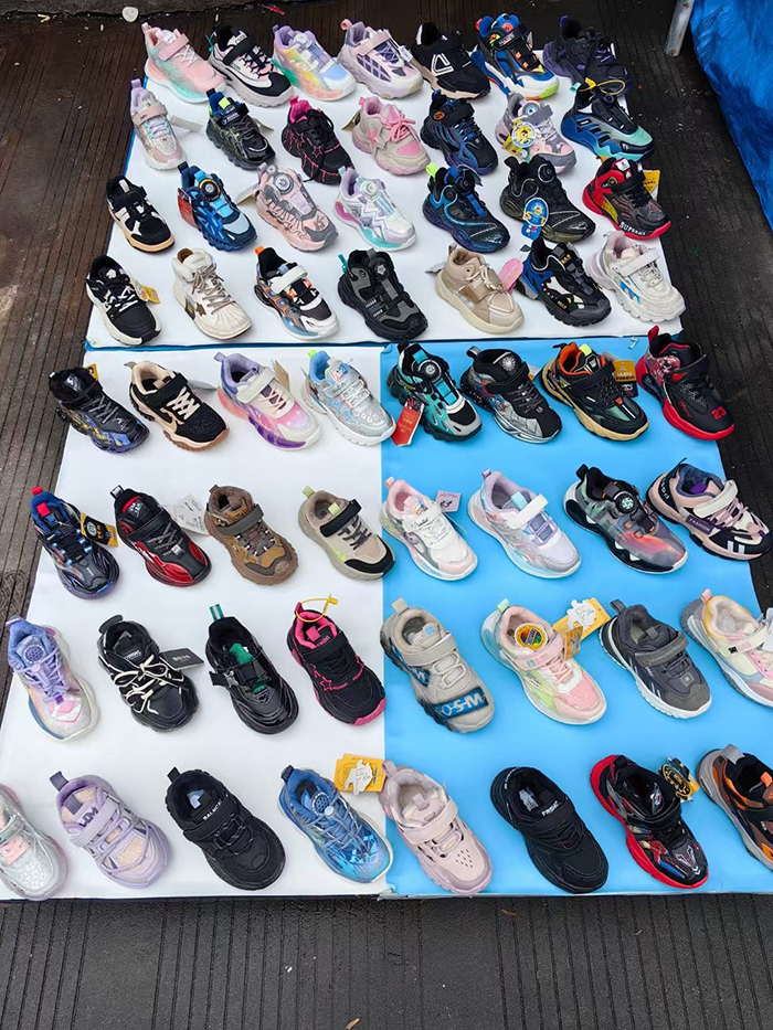 Wholesale spot goods Fashionable and avant-garde boys' and girls' sports shoes  affordable price  waterproof  ultra light and shock-absorbing  daily outdoor walking children's sports shoes  high-quality campus children's durable and cool children's