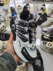 Wholesale explosive and versatile cool sports shoes are loved by both boys and girls for their appearance They have anti slip protection and are safe for children's feet  They use high-quality fabrics and are affordable for children's sports shoes