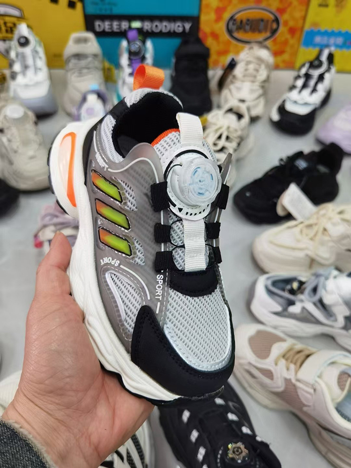 Wholesale explosive and versatile cool sports shoes are loved by both boys and girls for their appearance They have anti slip protection and are safe for children's feet  They use high-quality fabrics and are affordable for children's sports shoes