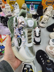 Wholesale explosive and versatile cool sports shoes are loved by both boys and girls for their appearance They have anti slip protection and are safe for children's feet  They use high-quality fabrics and are affordable for children's sports shoes