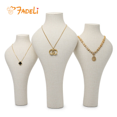 FADELI Custom New Creamy White PU Leather Jewelry Display Pendant Necklace Mannequins Elegant Shopwindow Jewelry Display Stand