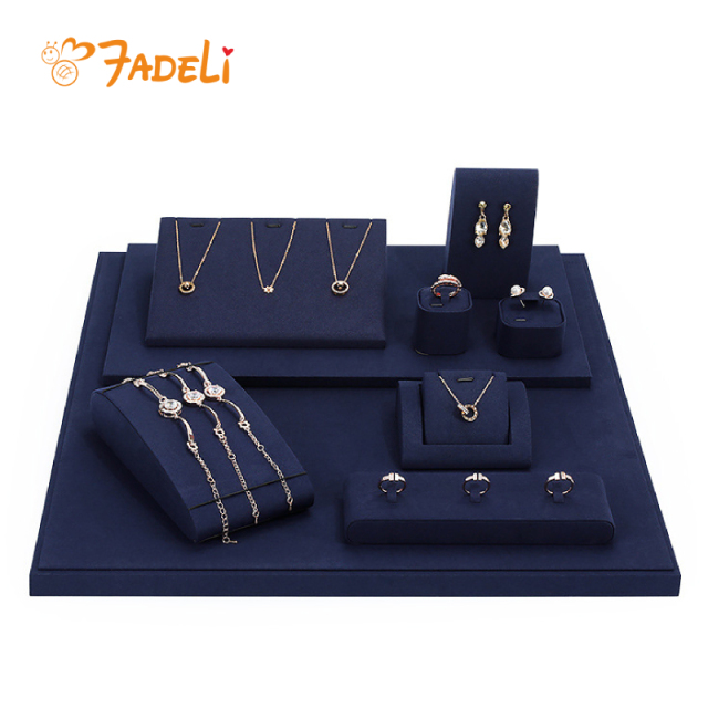 FADELI Luxury Dark Blue Microfiber Jewelry Display Props Wholesale Necklace Bracelet Gold Jewelry Store Window Jewellery Display Set