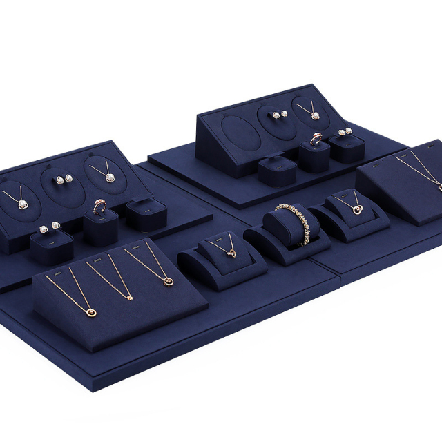 FADELI Luxury Dark Blue Microfiber Jewelry Display Props Wholesale Necklace Bracelet Gold Jewelry Store Window Jewellery Display Set