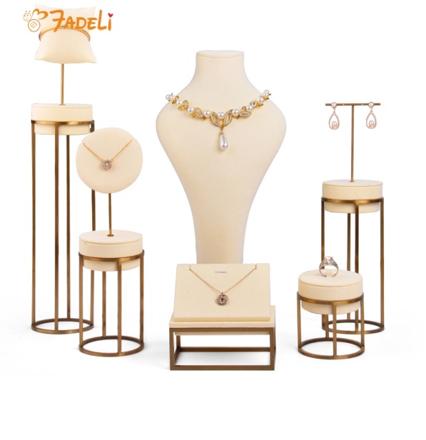 Fadeli Customized Logo Unique High-end White Microfiber Metal Necklace Jewelry Packaging Display Set Luxurious