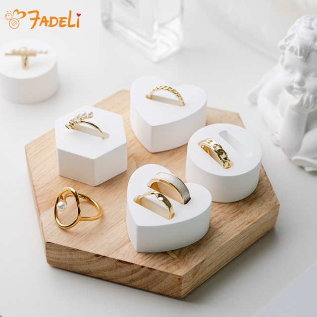 Simple and Fashionable Jewelry Plaster Display Props