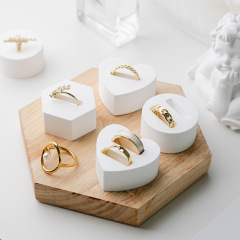 Simple and Fashionable Jewelry Plaster Display Props