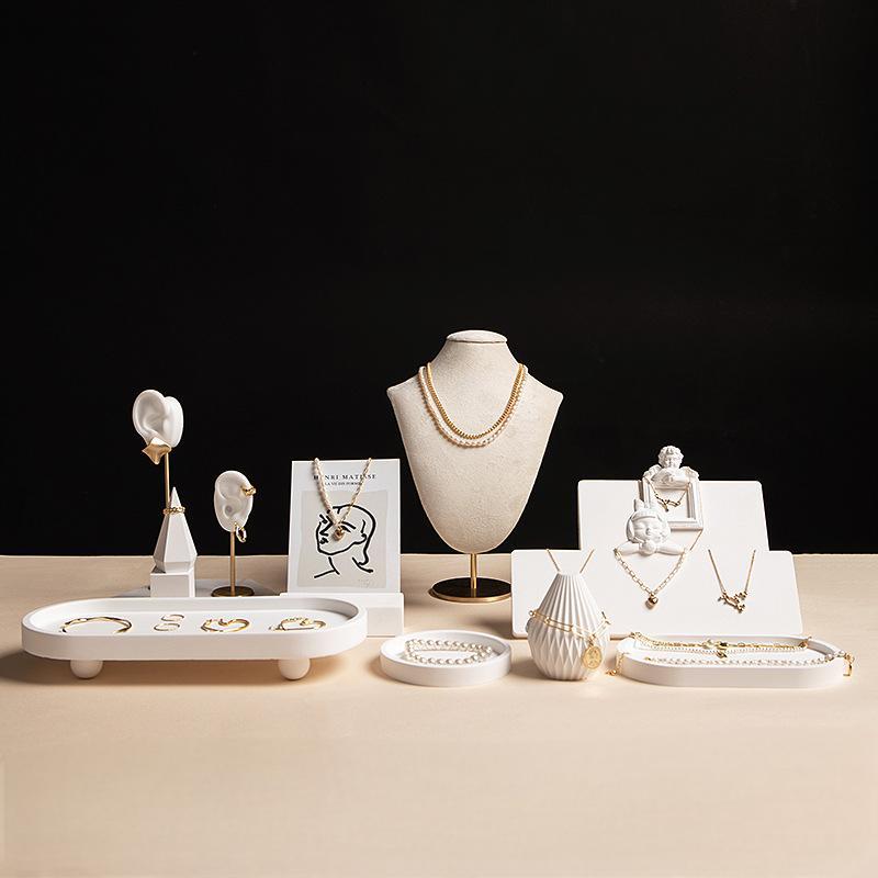 Simple and Fashionable Jewelry Plaster Display Props