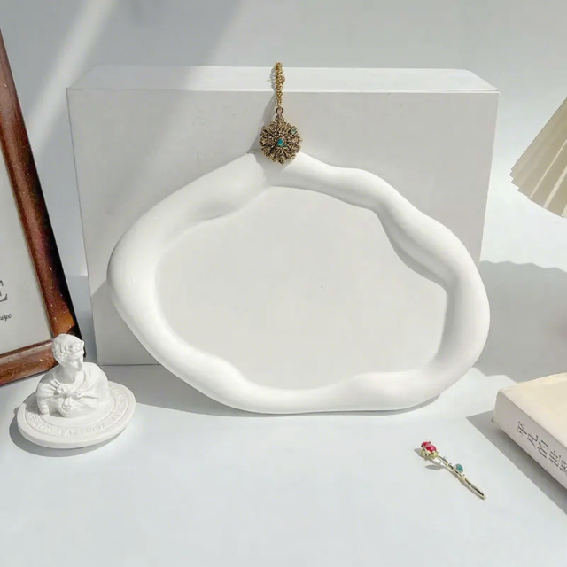 FADELI 2025 New Luxury White Jewelry Display Plate Earring Tray Irregular Shape Round Photography Props