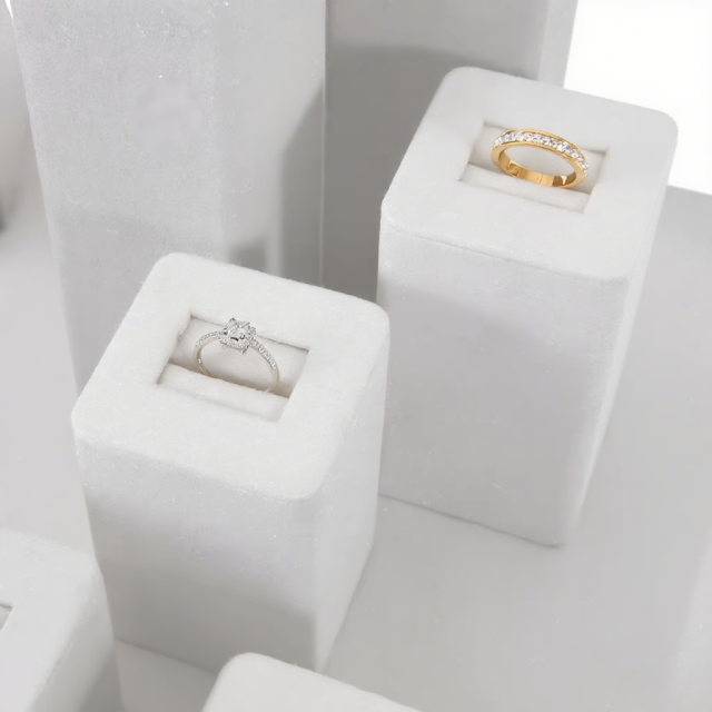 FADELI Newest Luxury Microfiber Display Props Metal Display Stand Jewelry Rack Pendant Bracelet Earring Holder