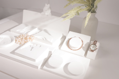 Simple and fashionable display props for plaster jewelry