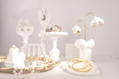 Simple and fashionable display props for plaster jewelry