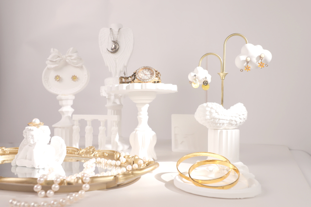 Simple and fashionable display props for plaster jewelry