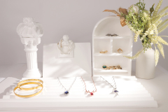 Simple and fashionable display props for plaster jewelry