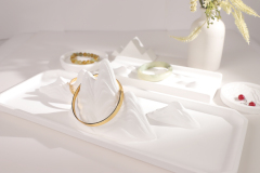 Simple and fashionable display props for plaster jewelry