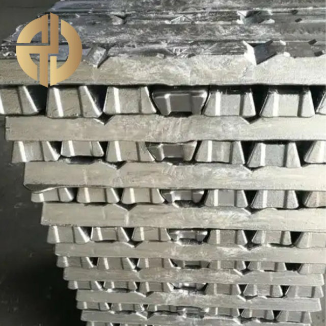 Aluminum-hafnium alloy ingot