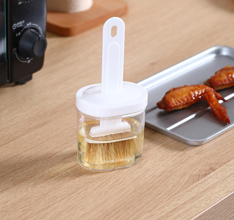 Japanese-style department store creative one-piece barbecue brush household food grade baking sealing seasoning brush with cover oil brush