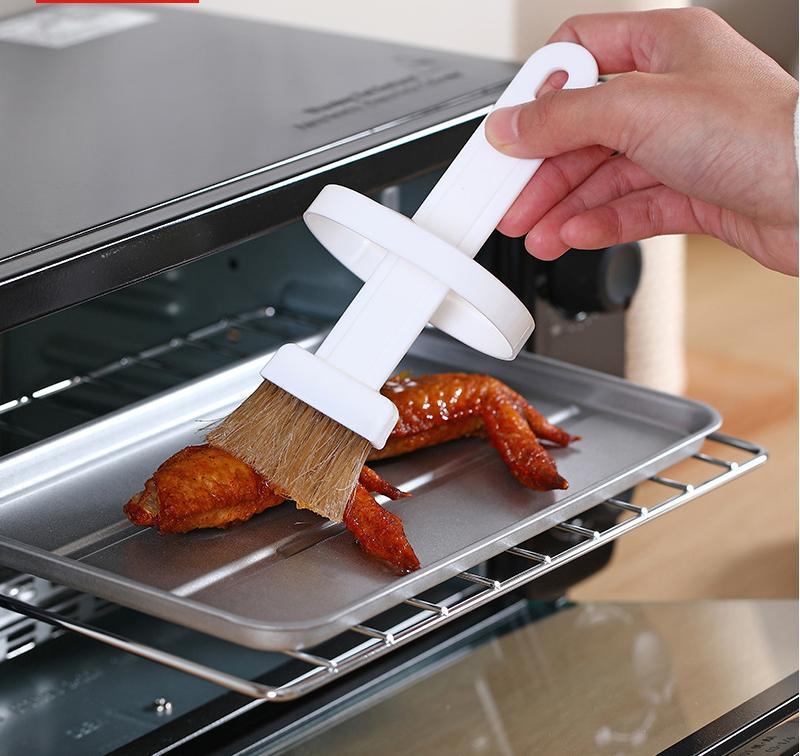 Japanese-style department store creative one-piece barbecue brush household food grade baking sealing seasoning brush with cover oil brush