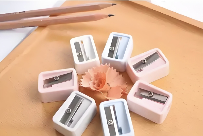 Colorful Single-Hole Small Square Plastic Manual Pencil Sharpener Primary School Student Pencil Sharpener Pencil Sharpener Stationery Small Gifts Wholesale