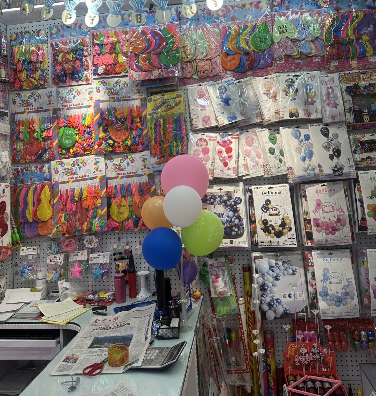 Party flags, candles, balloons, disposable tableware, birthday digital candles