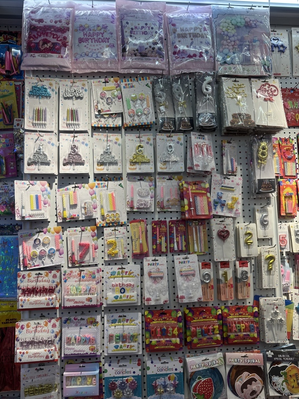 Party flags, candles, balloons, disposable tableware, birthday digital candles