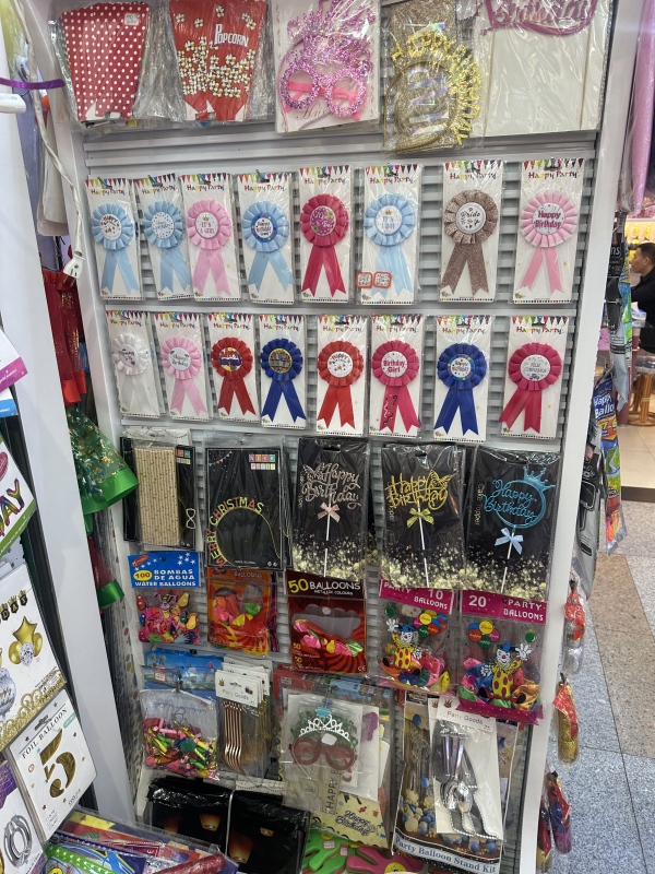 Party flags, candles, balloons, disposable tableware, birthday digital candles
