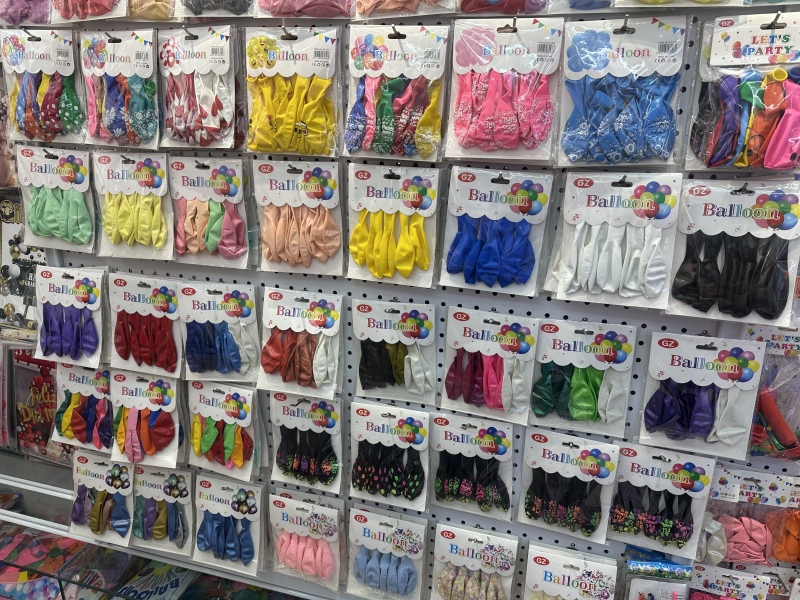 Party flags, candles, balloons, disposable tableware, birthday digital candles