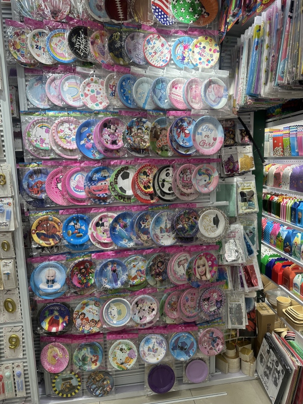 Party flags, candles, balloons, disposable tableware, birthday digital candles