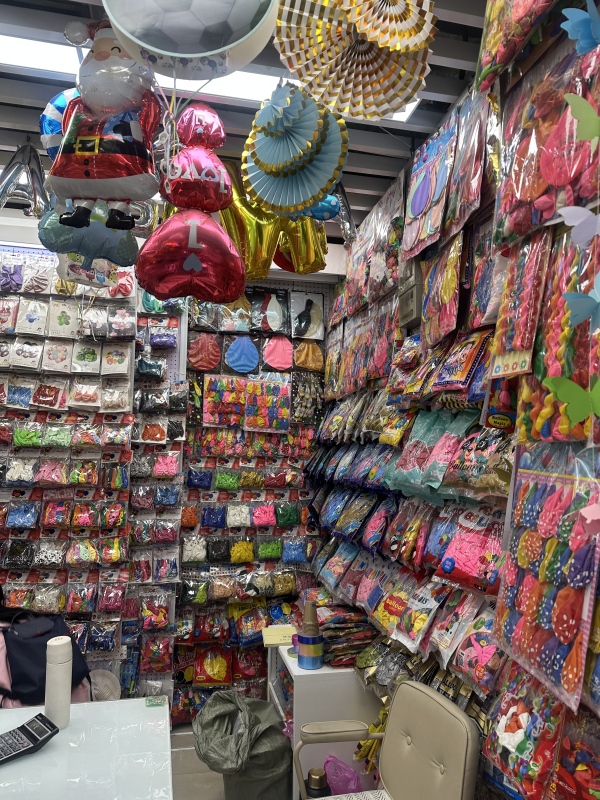 Party flags, candles, balloons, disposable tableware, birthday digital candles