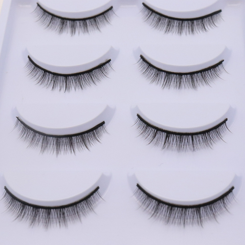 Small short hair naturally crossed short style daily bare makeup hard stem can support double eyelid false eyelashes