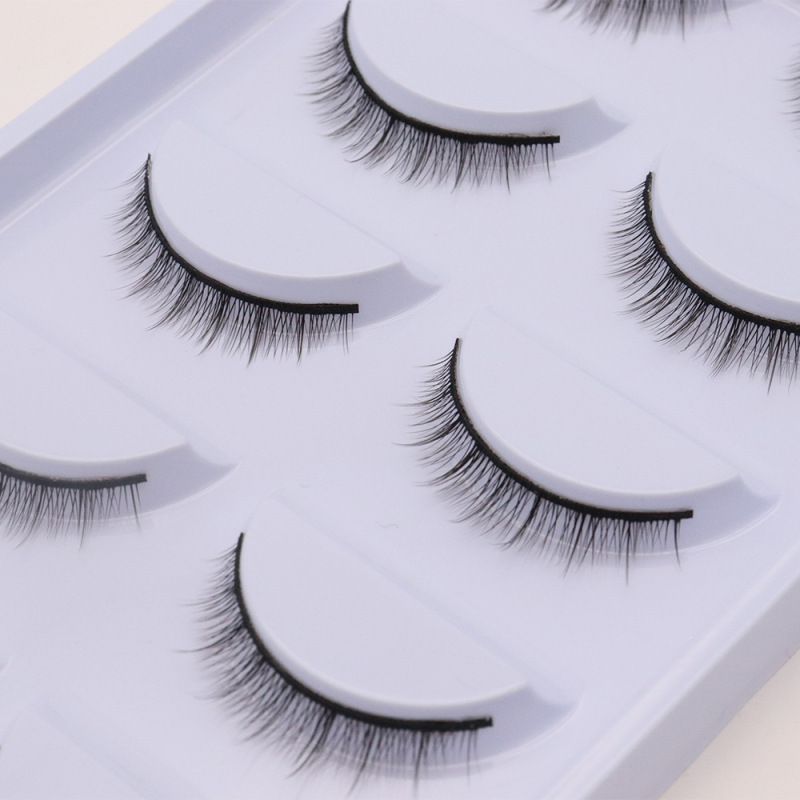 Small short hair naturally crossed short style daily bare makeup hard stem can support double eyelid false eyelashes