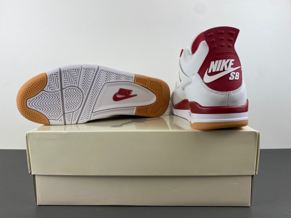 Nike SB x Air Jordan 4 Retro SP 'Varsity Red' Friends & Family