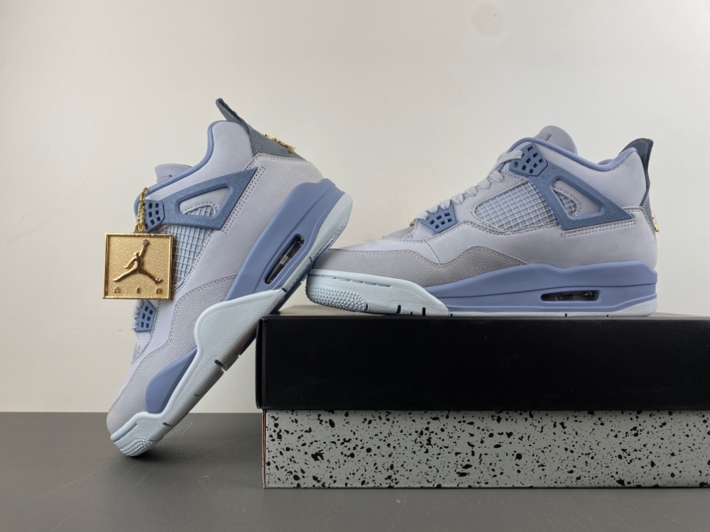 Air Jordan 4 Retro 'UNC Tarheels' PE