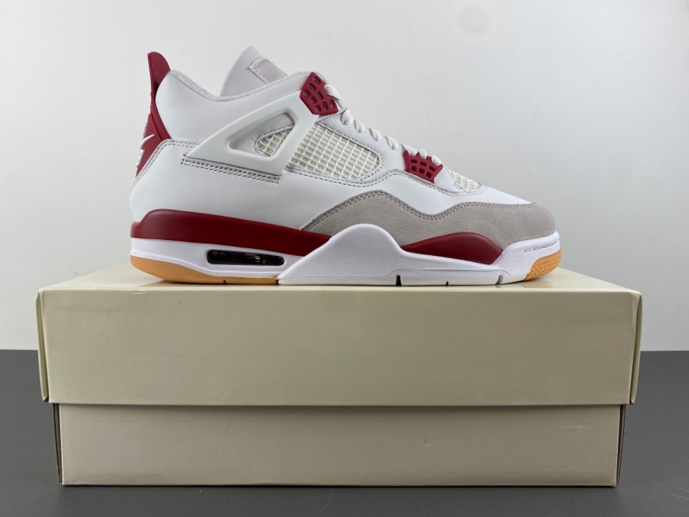 Nike SB x Air Jordan 4 Retro SP 'Varsity Red' Friends & Family