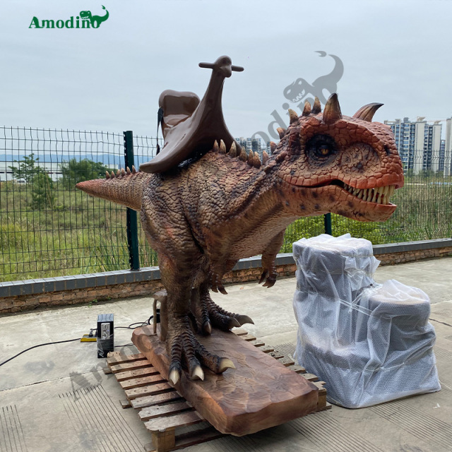 Simulación de toro dragón montando rocío de agua e hiperrealista para Dinosaur Park
