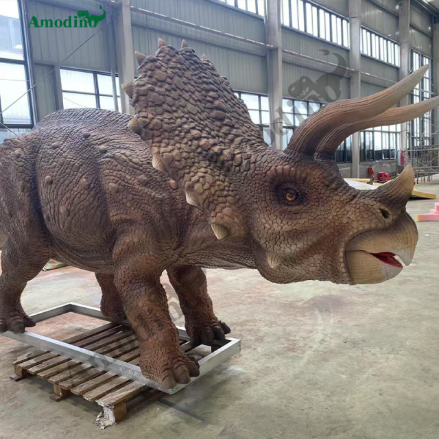 Triceratops Electrónico con Rociador y Personalizable para Parques Temáticos