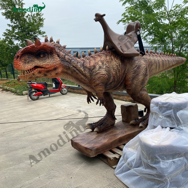Simulación de toro dragón montando rocío de agua e hiperrealista para Dinosaur Park