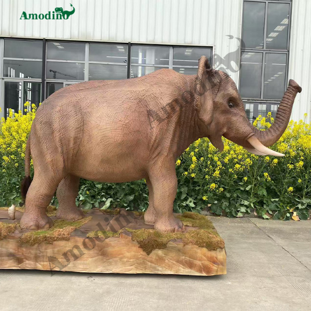 Spray de elefante electrónico e hiperrealista para Dinosaur Park