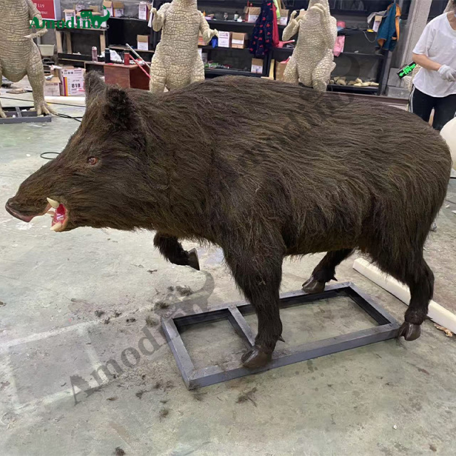 Simulation Wild Boar Spray & Hyper-realistic for Amusement Park