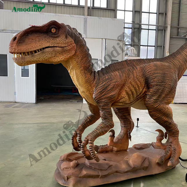 Electronic Servo Motor Velociraptor Water spray & Customizable for Shopping Mall