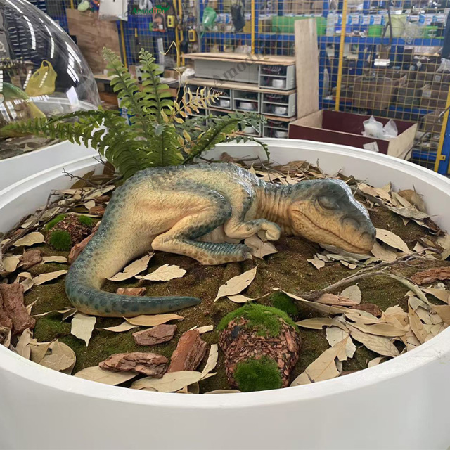 Animatronic Velociraptor incubator Customizable & Hyper-realistic for Dinosaur Park