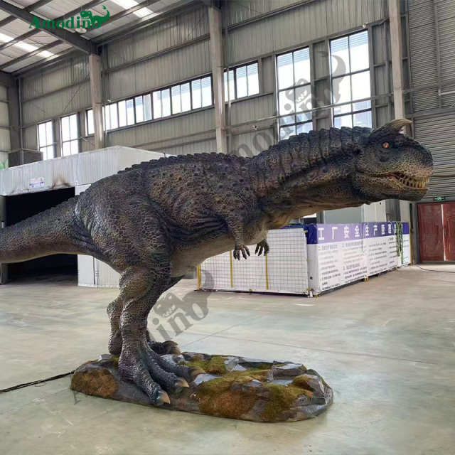 Servomotor electrónico Carnotaurus con pulverizador de agua personalizable para parque de atracciones