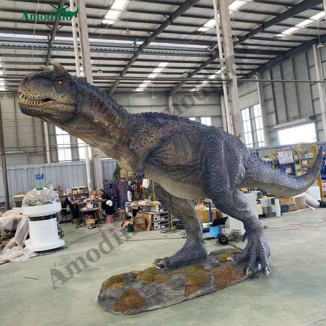 Servomotor electrónico Carnotaurus con pulverizador de agua personalizable para parque de atracciones