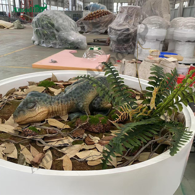 Animatronic Velociraptor incubator Customizable & Hyper-realistic for Dinosaur Park