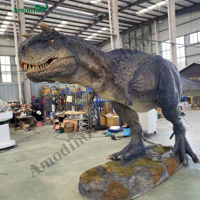 Servomotor electrónico Carnotaurus con pulverizador de agua personalizable para parque de atracciones