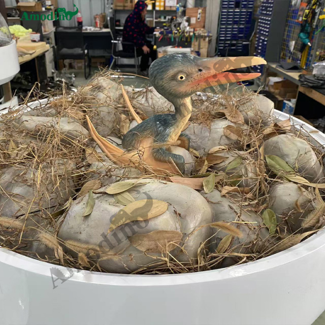 Incubadora de pterosaurios animatrónicos personalizable e hiperrealista para parque de atracciones