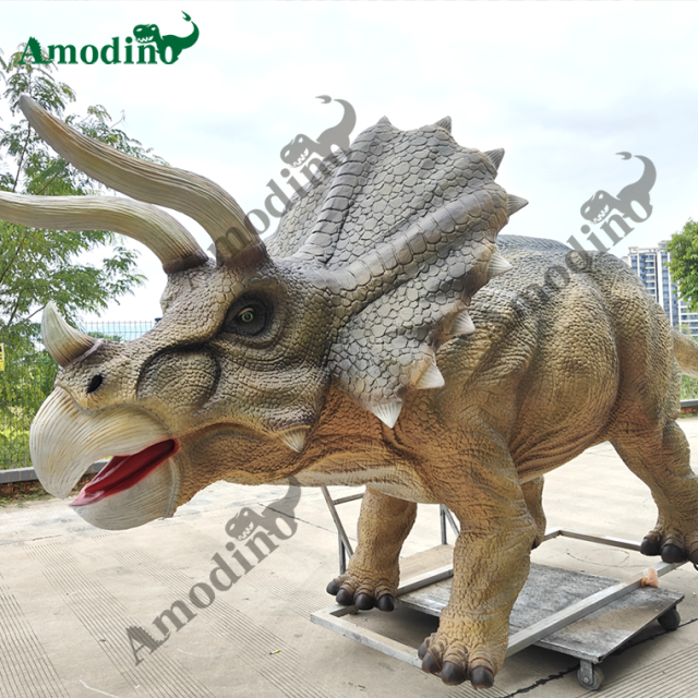 5m long animatronic Triceratops for dino park