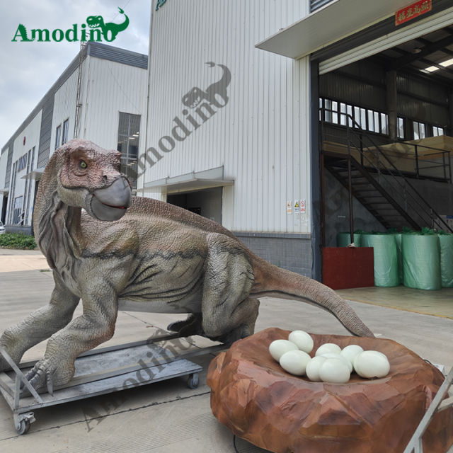 6m long animatronic Maiasaura with nest